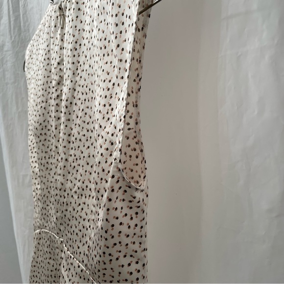 Silk like sleeveless wrap blouse - Picture 4 of 9